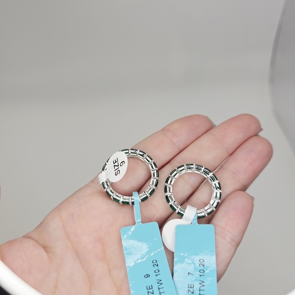 10.20cttw 4mm Emerald Nano Silver Ring - Picture 3 of 5